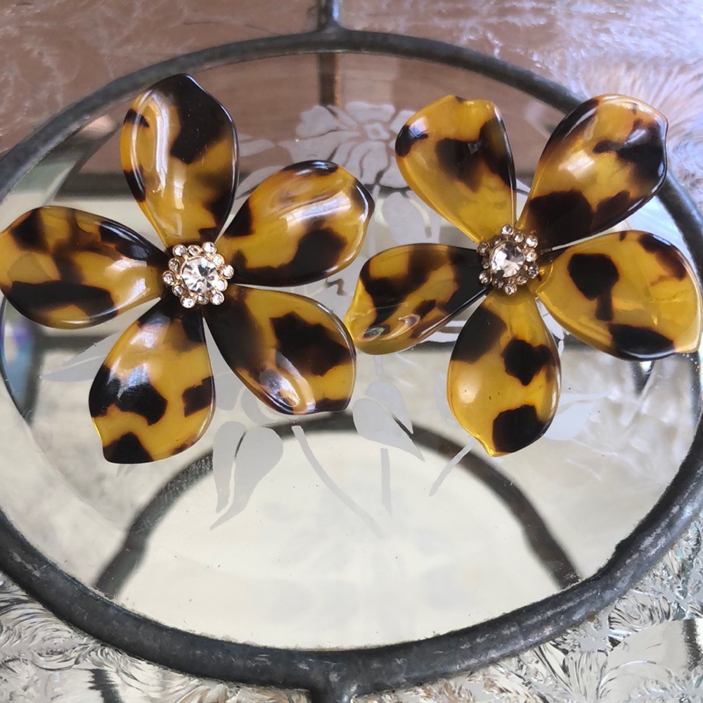 Tortoise Shell Flower Earrings
